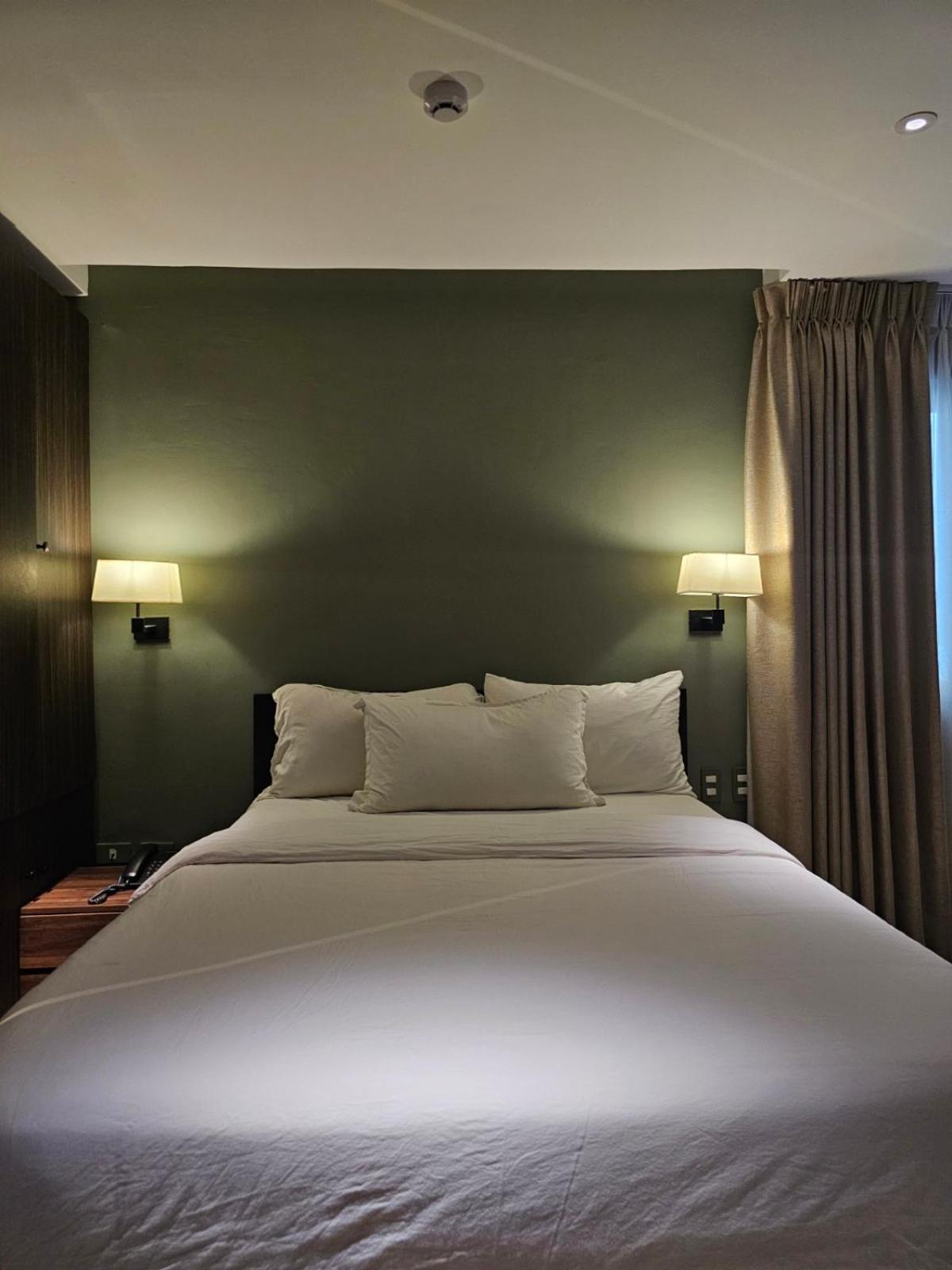 Valentino'S Hotel Angeles Eksteriør bilde